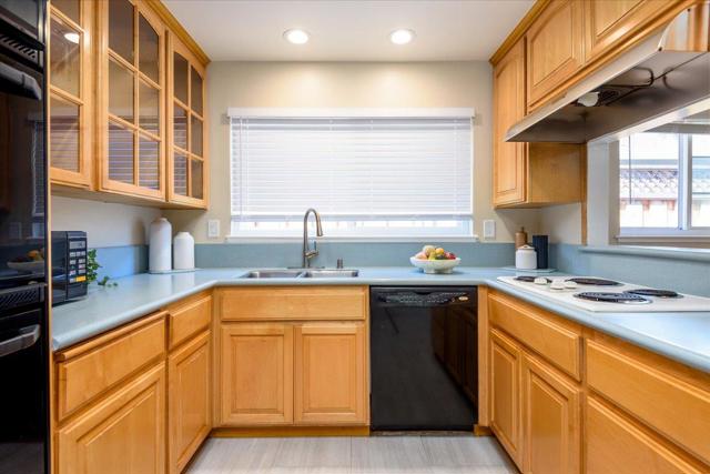 1118 Lafayette Street, San Mateo CA: https://media.crmls.org/mediaz/51f4fdd5-c5cf-4ef7-b697-39f6ad4cbc2f.jpg
