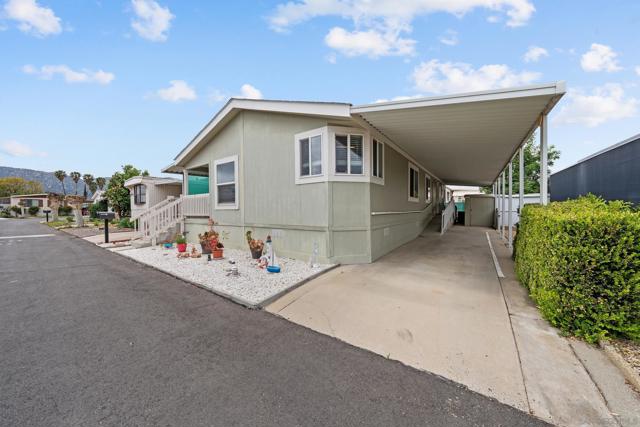 31750 Machado St, Lake Elsinore CA: https://media.crmls.org/mediaz/51f5a590-67cf-4d57-bc37-c2f061167927.jpg