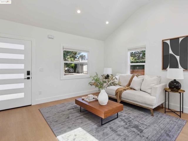 1612 Carleton St, Berkeley CA: https://media.crmls.org/mediaz/51f5c1c5-f24b-4817-9d07-8f0a8627a0a4.jpg