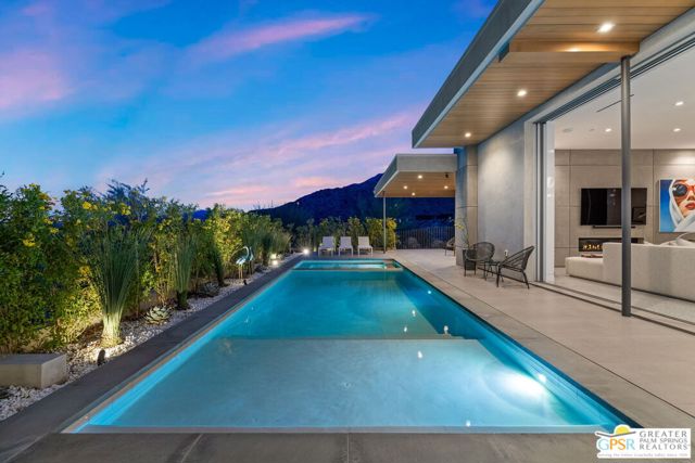 2381 Vista Palizada Drive, Palm Springs CA: https://media.crmls.org/mediaz/51f636da-f1ef-4703-b5dd-1dacf7496f66.jpg