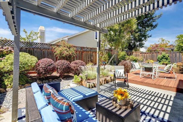 37 Clipper Drive, Alameda CA: https://media.crmls.org/mediaz/51f65274-8d8f-44b9-b5ce-31c8818be7e9.jpg