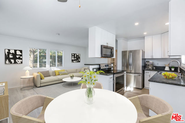 DINING AREA - VIRTUALLY STAGED