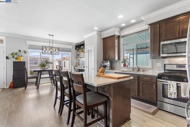 3015 E Bayshore Road #423, Redwood City CA: https://media.crmls.org/mediaz/51f6a216-ab0f-4c8e-b1c9-d2c1d91f86f7.jpg