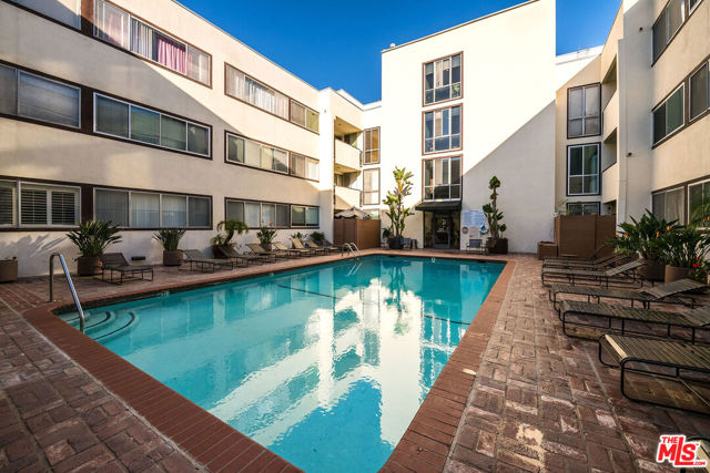 1015 N Kings Road, West Hollywood CA: https://media.crmls.org/mediaz/51f7165b-54e2-49dc-9f72-f90ff4102cfa.jpg