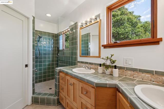 435 Tremont Avenue, Richmond CA: https://media.crmls.org/mediaz/51f74d92-afac-47fb-97a3-2143cf86d057.jpg