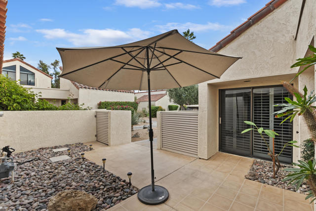 425 Forest Hills Drive, Rancho Mirage CA: https://media.crmls.org/mediaz/51f75bfd-0d15-4253-a51c-156d61f533a0.jpg