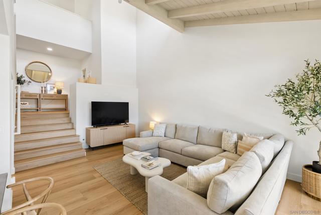 6489 Caminito Catalan, La Jolla CA: https://media.crmls.org/mediaz/51f85b5a-7399-4294-bad8-489b8566ccad.jpg