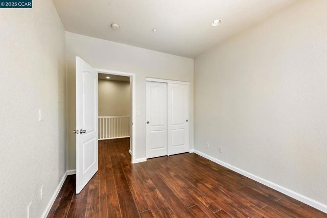 237 Dutra Vernaci Dr, Union City CA: https://media.crmls.org/mediaz/51f86b15-e688-4084-aabd-b58bf385d41d.jpg