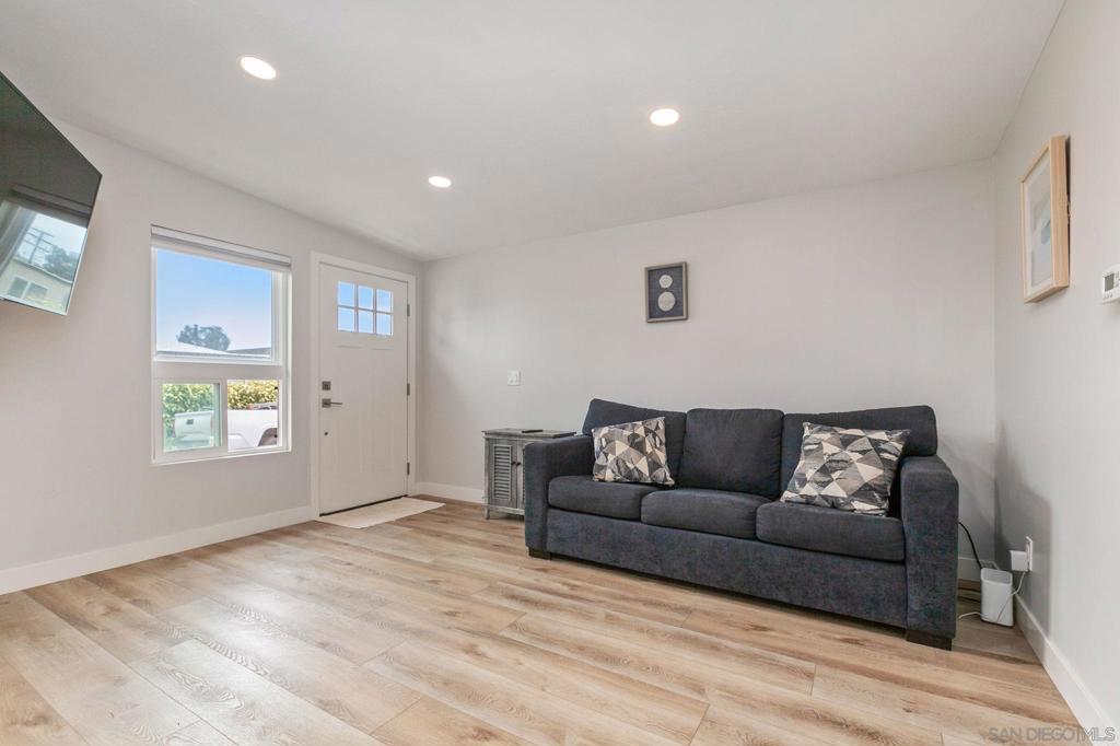 MLS #250035734SD image #4