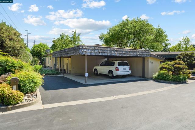 1201 Monument Blvd, Concord CA: https://media.crmls.org/mediaz/51f8c140-69ea-44ce-8828-9b39437b5ec2.jpg