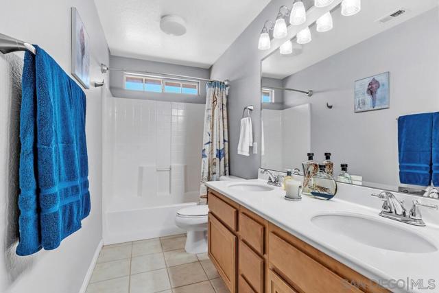 4252 Alta Vista Court, Oceanside CA: https://media.crmls.org/mediaz/51f9074c-833a-477b-bdf8-a51ce86f292f.jpg