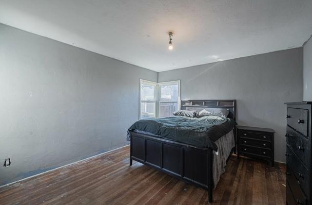 121 OAK Street, Salinas CA: https://media.crmls.org/mediaz/51f92883-22e8-43f0-9bec-6e1a833bdb4f.jpg