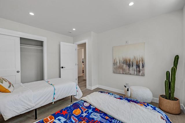 35 Arch Street, Redwood City CA: https://media.crmls.org/mediaz/51f94f76-cee7-40fd-a5da-3e957df8f62d.jpg