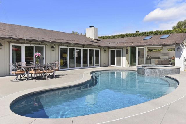 7068 Estrella De Mar, Carlsbad CA: https://media.crmls.org/mediaz/51f96831-dfa9-4ffc-9fc5-67b6ae6dc3dc.jpg