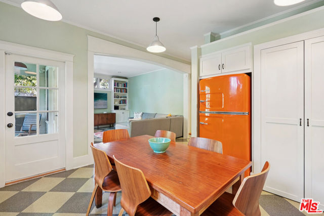 813 Crestmoore Place, Venice CA: https://media.crmls.org/mediaz/51f9f4fd-b621-4ffe-936a-d3182eff1146.jpg