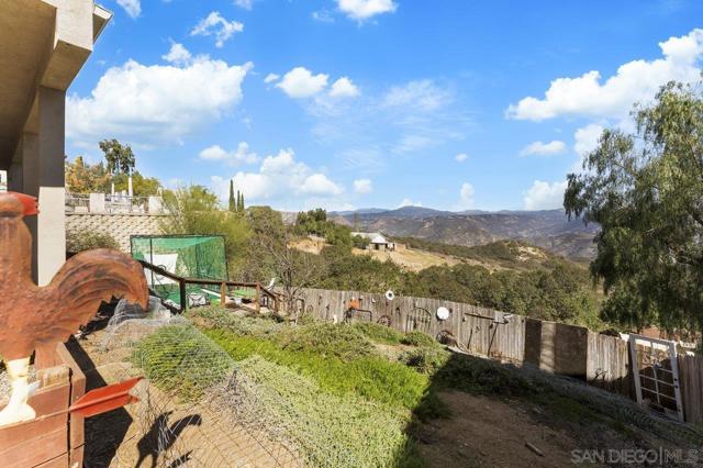 2216 Crest Dr, El Cajon CA: https://media.crmls.org/mediaz/51fa1fa6-f354-4718-8159-b3d51adedffc.jpg
