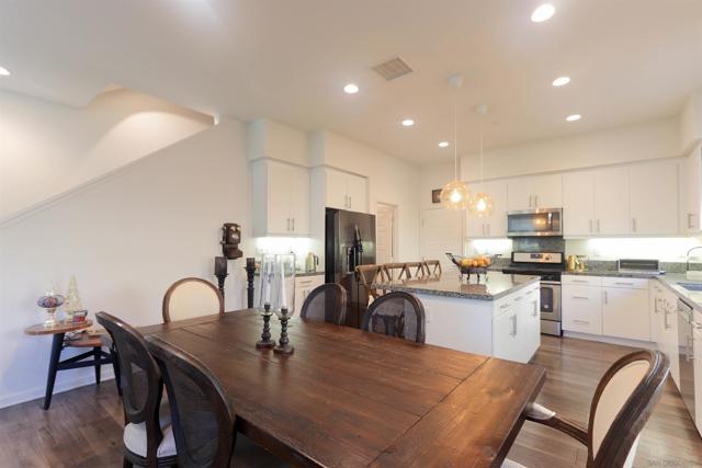 126 Cadence, Irvine CA: https://media.crmls.org/mediaz/51faa30d-d0ec-4515-83c3-aee619c50de9.jpg