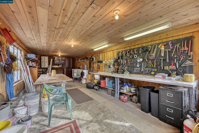 11417 Red Dog Rd, Nevada City CA: https://media.crmls.org/mediaz/51faad51-9826-49cb-b859-f065aa9a5f6b.jpg