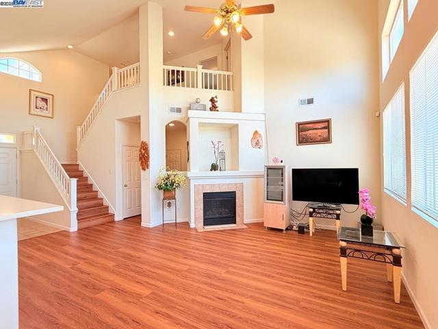 1322 Emerson Dr, Pittsburg CA: https://media.crmls.org/mediaz/51fad4ca-9921-4ebe-a778-f23d9c4704fc.jpg
