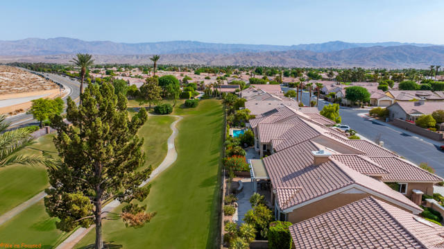 37953 Grand Oaks Avenue, Palm Desert CA: https://media.crmls.org/mediaz/51fb2a83-1de2-4851-9270-38c793250fd1.jpg