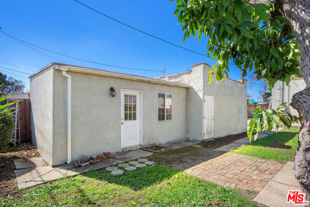 8740 La Salle Avenue, Los Angeles CA: https://media.crmls.org/mediaz/51fb5e3b-cb86-4930-a7ea-9d927d9c2d8c.jpg