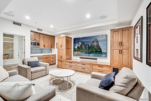 282 Neptune Avenue, Encinitas CA: https://media.crmls.org/mediaz/51fbaedc-3be4-4df6-9fa1-beb61d7ba090.jpg