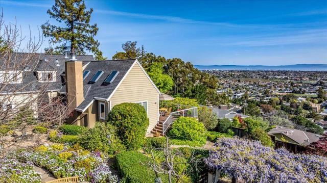 Image 15 of 75 For 819 Holly Road