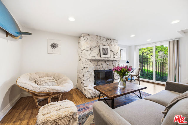 19511 Sunken Trail, Topanga CA: https://media.crmls.org/mediaz/51fbb99e-ff57-44a3-ab51-80889b114ac1.jpg