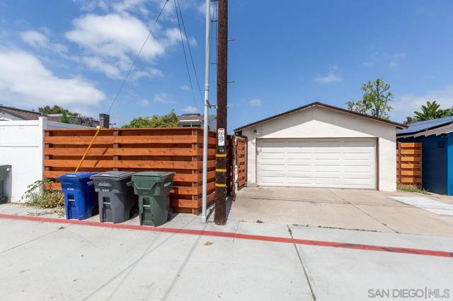 231 E, Coronado CA: https://media.crmls.org/mediaz/51fc62be-bcca-49a3-b256-a6226ff62865.jpg