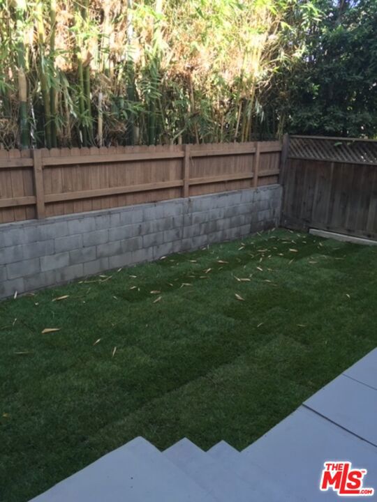 1466 S Canfield Avenue, Los Angeles CA: https://media.crmls.org/mediaz/51fd07bf-5221-44a5-af66-c380f62e396e.jpg