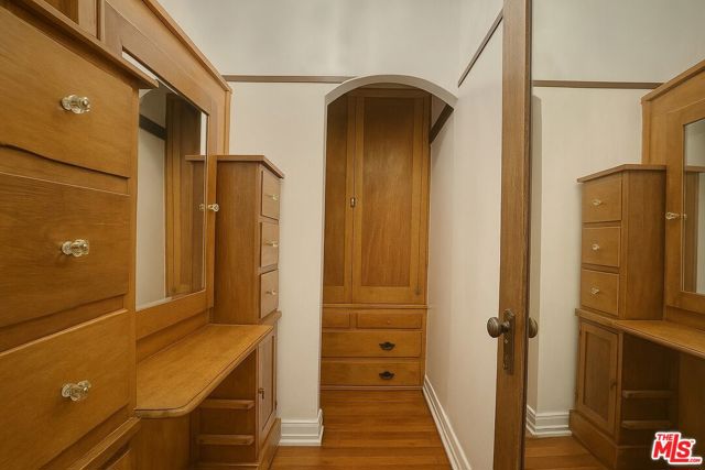 2121 James M Wood Boulevard, Los Angeles CA: https://media.crmls.org/mediaz/51fd542d-352d-4f5c-ace7-85d342124098.jpg