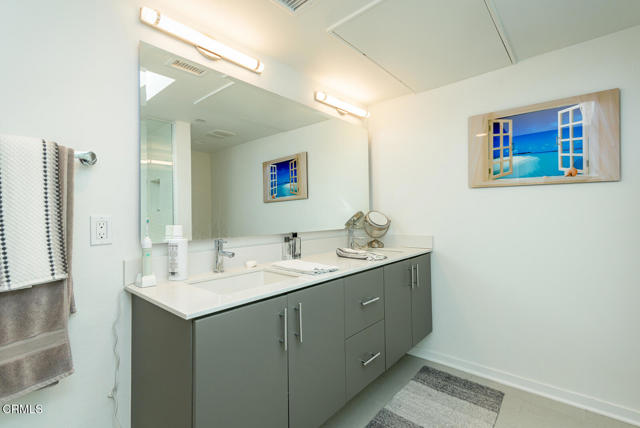 11594 Riverside Drive, North Hollywood CA: https://media.crmls.org/mediaz/51fd62d0-acd3-4f70-91d2-c2f369c25b04.jpg