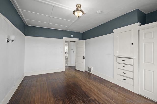1821 25 Cypress Ave, San Diego CA: https://media.crmls.org/mediaz/51fd7d45-6eea-4112-8d3f-839a851a1d0f.jpg