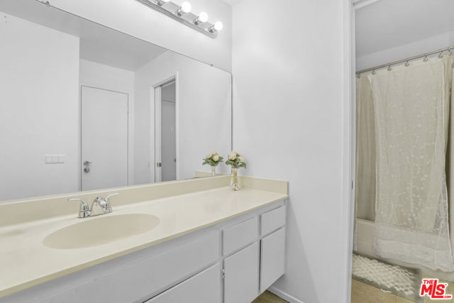 20134 Leadwell Street, Winnetka CA: https://media.crmls.org/mediaz/51fd8255-2bce-4e5d-afa8-9c5830c947b2.jpg