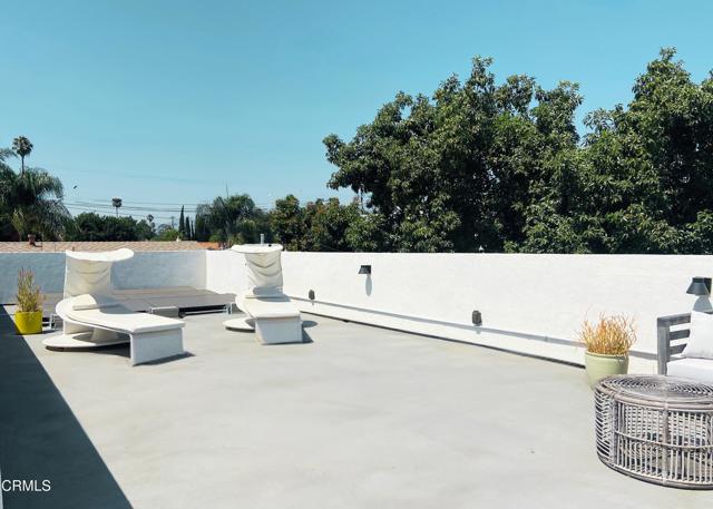 Detail Gallery Image 7 of 7 For 2911 1/2 N Coolidge Ave, Los Angeles,  CA 90039 - 2 Beds | 2 Baths