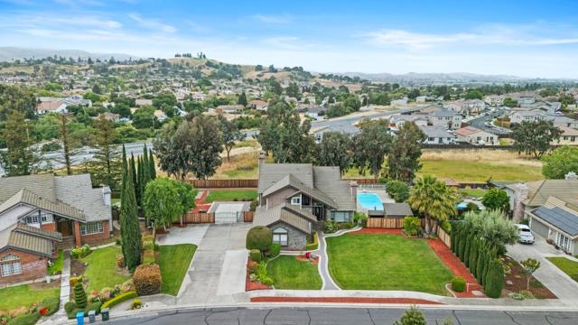 151 Tierra Del Sol, Hollister CA: https://media.crmls.org/mediaz/51fdb464-d26a-4fbb-8342-2514c791f65b.jpg