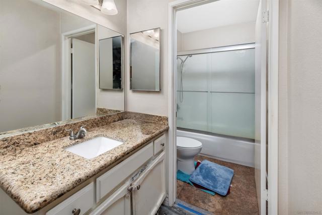 982 E Main St, El Cajon CA: https://media.crmls.org/mediaz/51fe53ed-f8d5-472b-836e-66c6781494da.jpg