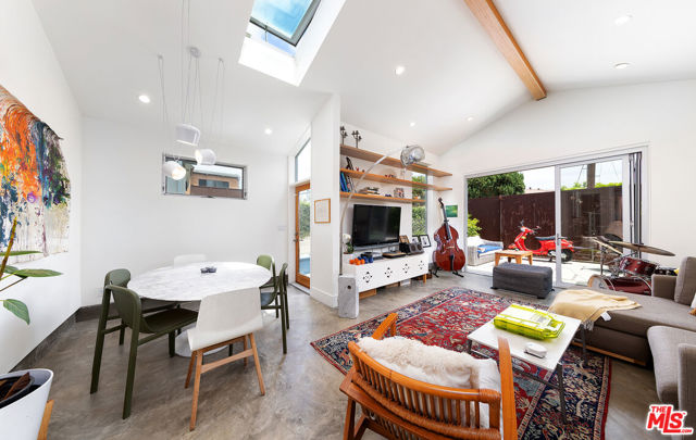 4066 Alla Road, Los Angeles CA: https://media.crmls.org/mediaz/51fe5696-7b84-4f0b-882e-340c7d955edd.jpg