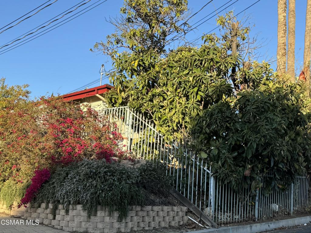 https://media.crmls.org/mediaz/51fe9524-dee6-47ec-a8a8-29415bde114d.jpg?preset=X-Large