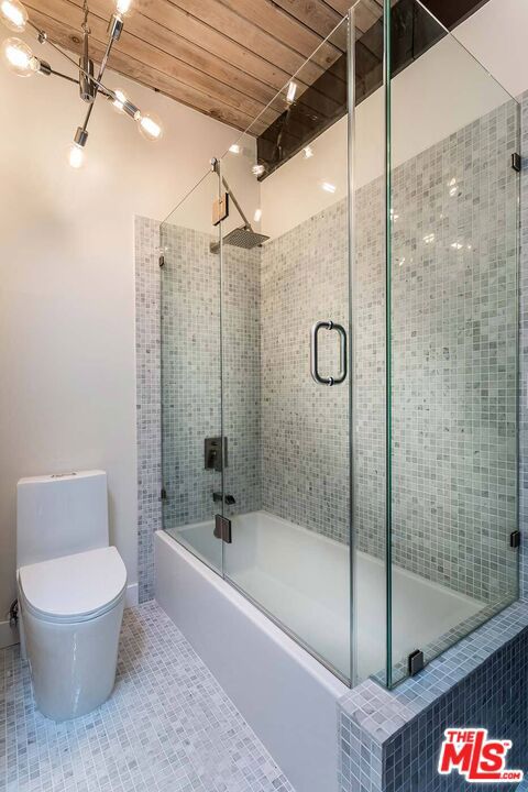 7912 Willow Glen Road, Los Angeles CA: https://media.crmls.org/mediaz/51febe08-e311-40e1-92e9-a82ab114a2f9.jpg