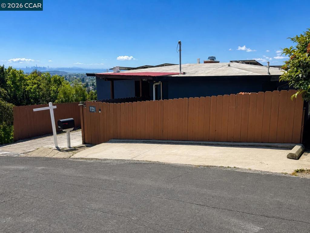 1531 Bayo Vista Ave