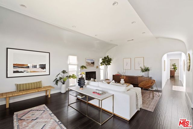 2907 Potomac Avenue, Los Angeles CA: https://media.crmls.org/mediaz/51ff707c-ff81-419f-aeee-e1f2a3b2d20c.jpg