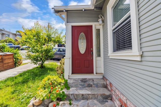 4431 Penniman Avenue, Oakland CA: https://media.crmls.org/mediaz/51ffa0d0-85bc-42ab-92e0-2920405ac637.jpg