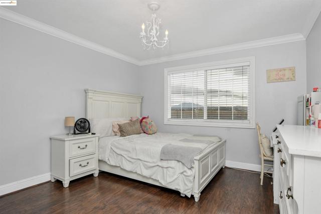 4828 Sellers Ave, Brentwood CA: https://media.crmls.org/mediaz/51ffd3b1-34aa-4227-a8a9-a2bcb91266ca.jpg