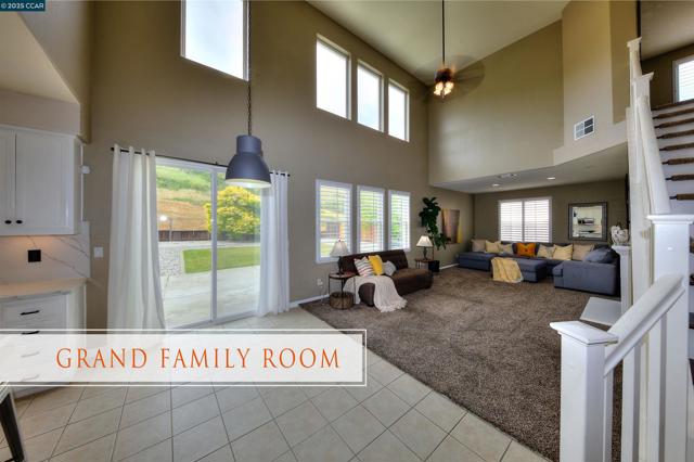 2927 Carlingford Ln, Vallejo CA: https://media.crmls.org/mediaz/51ffdb70-6953-4a15-b5fb-73870e2de7aa.jpg
