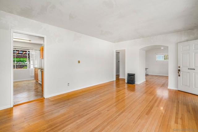 228 E 15th Ave, Escondido CA: https://media.crmls.org/mediaz/51ffede8-b27a-4398-b32a-85da7afe2aae.jpg