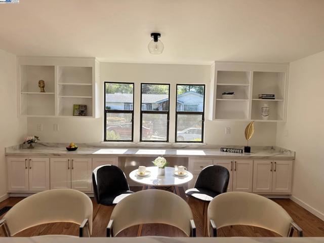 4732 Mira Vista Drive, Castro Valley CA: https://media.crmls.org/mediaz/520048b6-a016-4b39-997e-04d3f566dc7e.jpg
