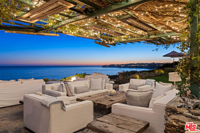 27540 Pacific Coast Highway, Malibu CA: https://media.crmls.org/mediaz/520096f0-18c7-41d6-bb5f-91050f0f6582.jpg