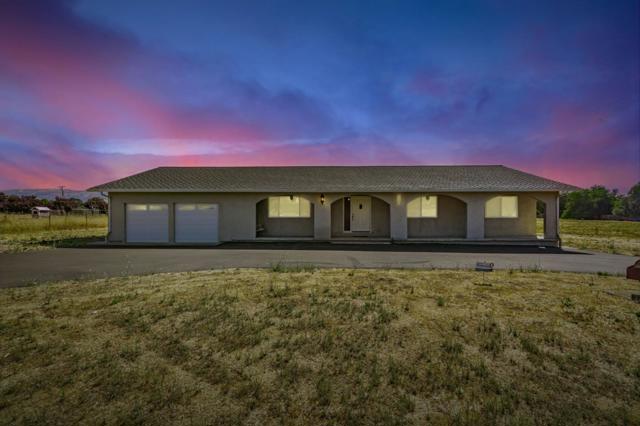 13560 Santa Teresa Boulevard, San Martin CA: https://media.crmls.org/mediaz/52010d94-3e76-4fe5-97e9-49ec2bc05901.jpg