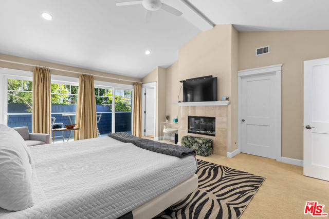1712 CURTIS Avenue, Manhattan Beach CA: https://media.crmls.org/mediaz/520163d4-c22e-42f2-8a59-e5a61e8aaa32.jpg